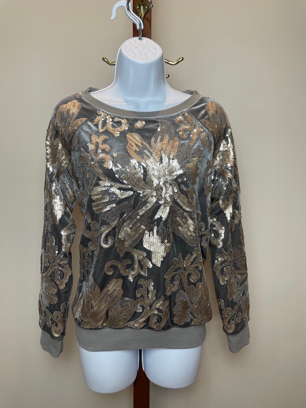 Soft Surroundings Gray Fleece Sequin Floral Sweatshirt NWT Sz XS Casual Comfort